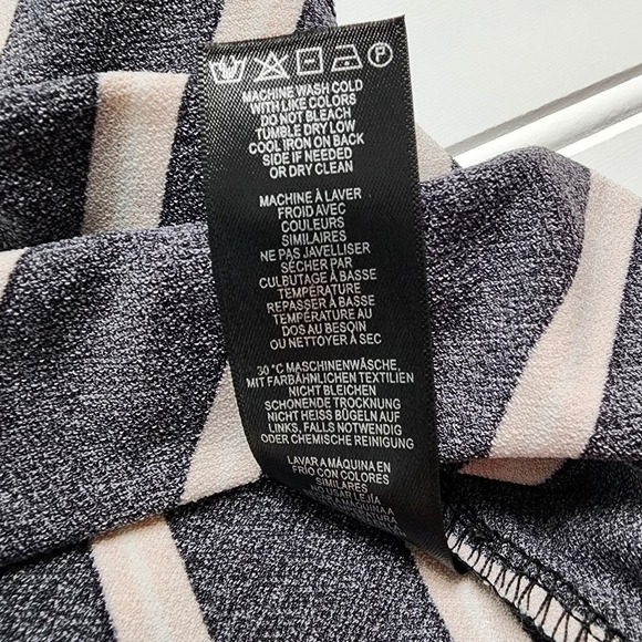 Adrianna Papell Womens Shirt Size Small Striped Flutter Sleeve Top Black Pink - Picture 8 of 8